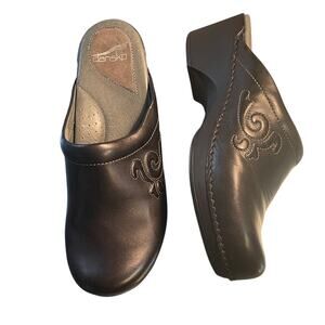 NWOT. Dansko Women's Black Leather Embossed Clogs, 11